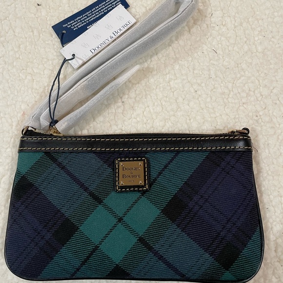 🆕 Dooney & Bourke Navy Tartan Large Slim Wristlet - Picture 2 of 8